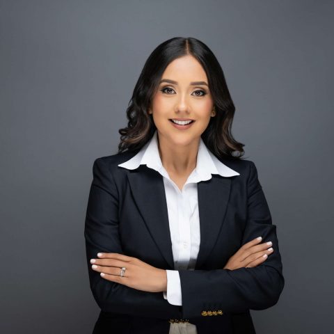 FabiolaUrgel-July2025Headshots-1